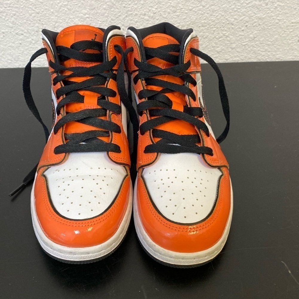 Nike Air Jordan 1 Mid SE Turf Orange / Black White DD6834-802 Size 5.5